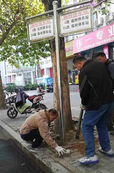 現(xiàn)場(chǎng)辦公，把整改成效落實(shí)到群眾心坎上