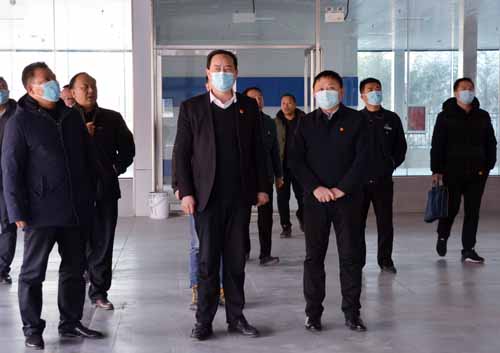 市交通運(yùn)輸局黨組書(shū)記、局長(zhǎng)彭仁來(lái)一行元旦期間深入公交調(diào)研