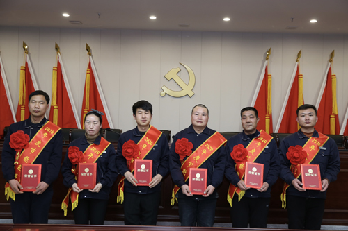 0204 節(jié)能能手從左至右依次為 石亞杰、沈小慶、楊興忠、于俊國、權(quán)振利、吳偉偉.jpg