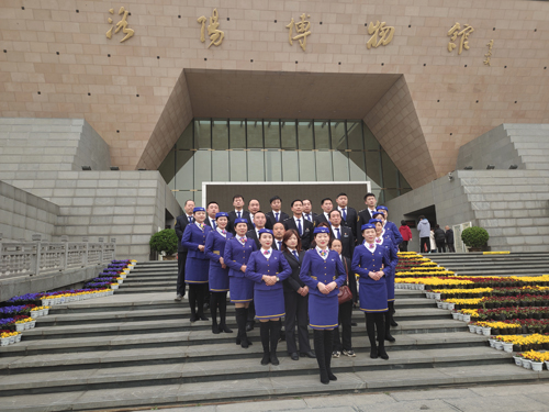 瞧！春分時節(jié)的最美公交藍！